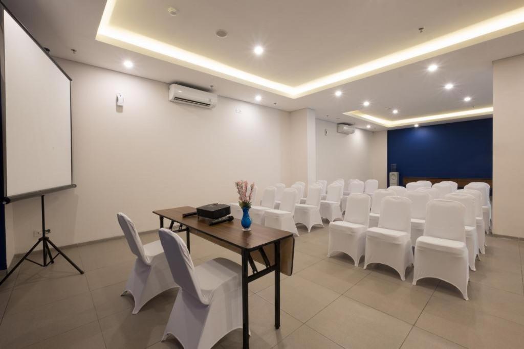 Hotel 88 Bekasi By Wh Eksteriør billede