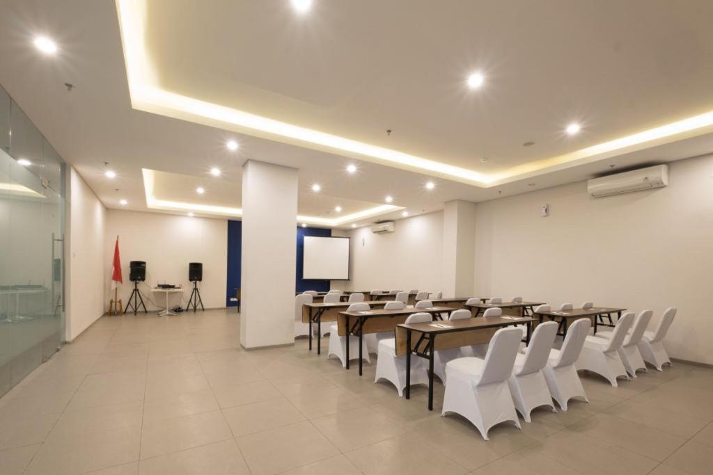 Hotel 88 Bekasi By Wh Eksteriør billede